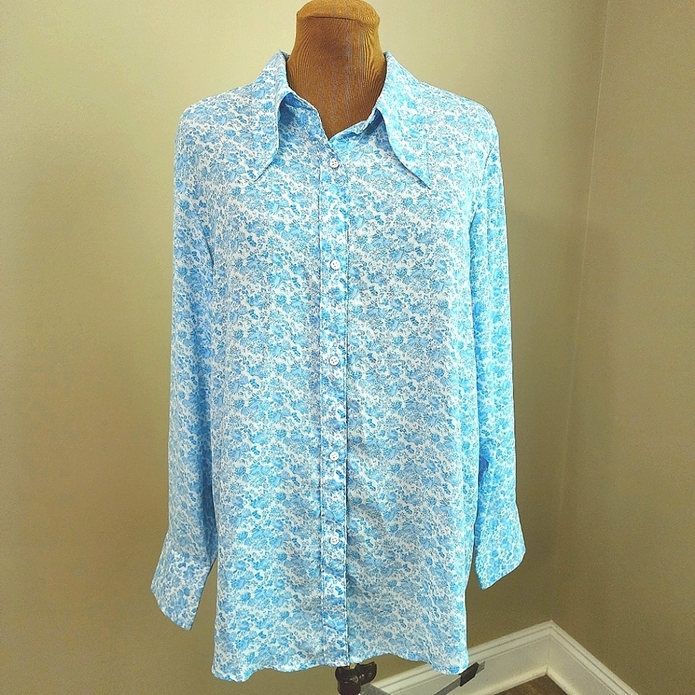Levis size XL blouse top vintage floral blue and white longsleeve button up